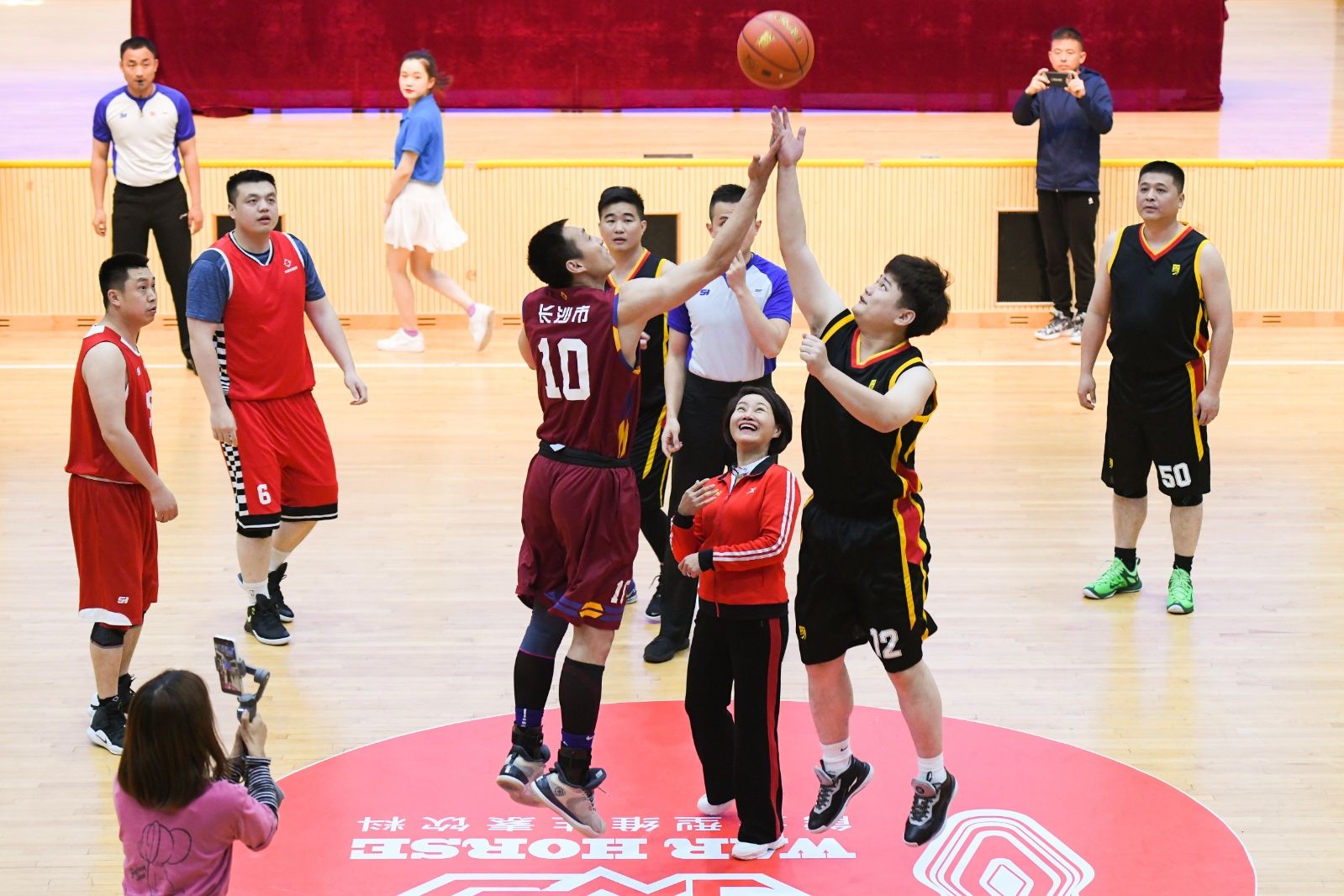長沙市第十屆運動會（市直機關組）籃球賽 暨“戰馬杯”第十五屆市直機關干部職工籃球賽火熱開賽！